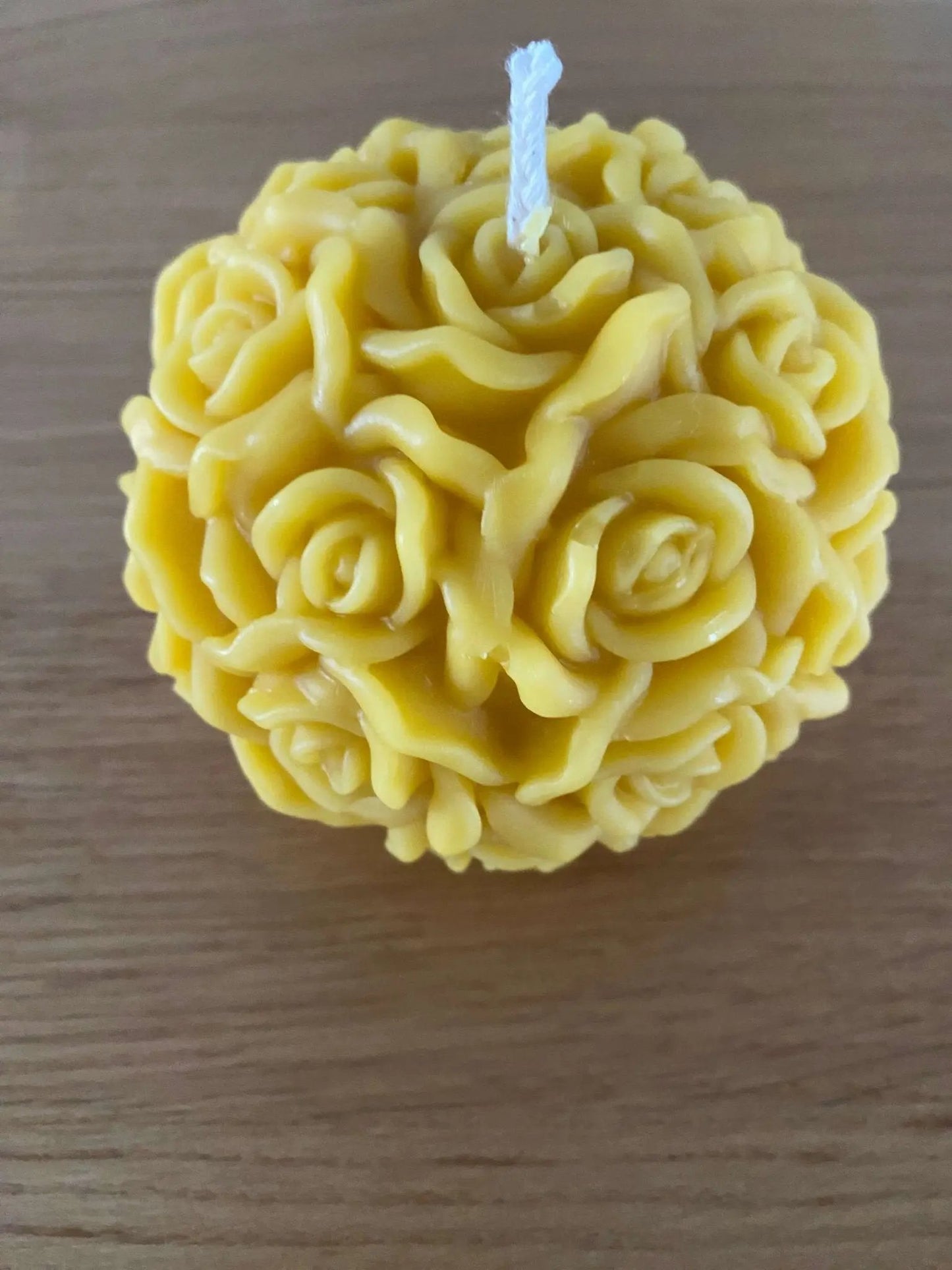 Natural 100% British Beeswax Alternative Rose Detail Candle - Mêl Llŷn