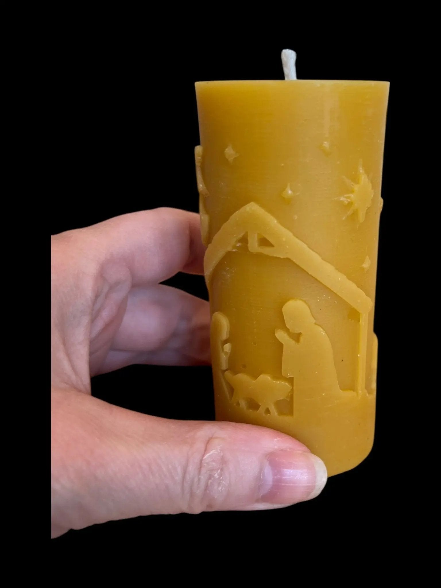 130g Traditional Christmas Scene Beeswax Candle – 19 Hour Burn - Non - Toxic - Mêl Llŷn