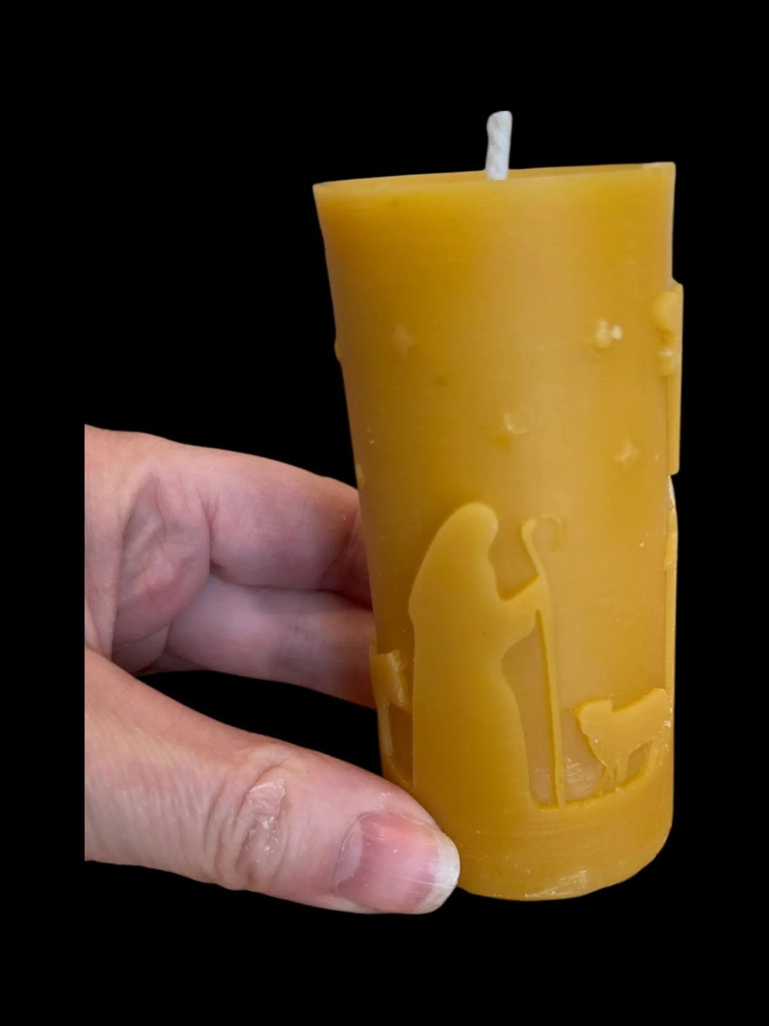 130g Traditional Christmas Scene Beeswax Candle – 19 Hour Burn - Non - Toxic - Mêl Llŷn