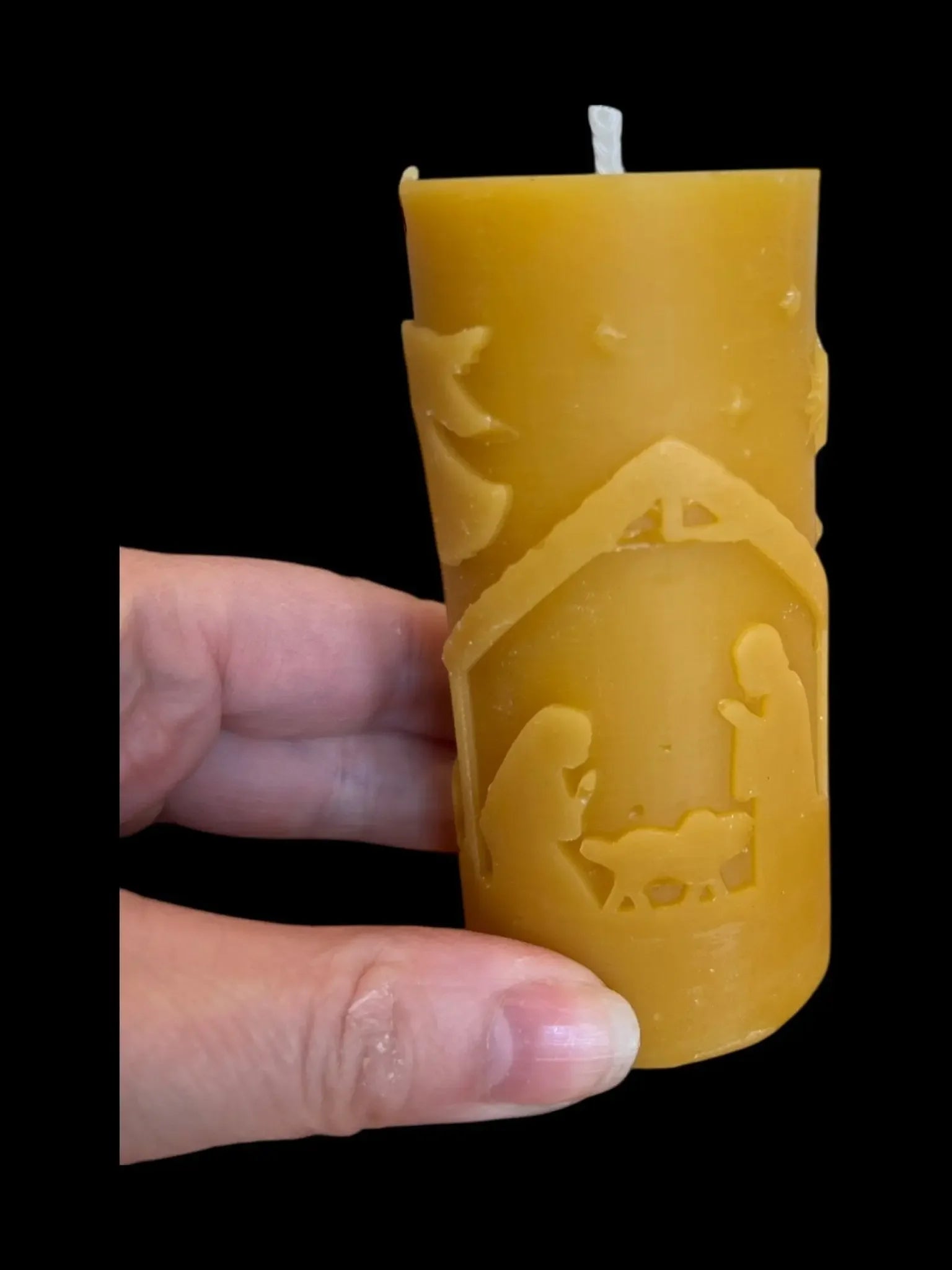 130g Traditional Christmas Scene Beeswax Candle – 19 Hour Burn - Non - Toxic - Mêl Llŷn