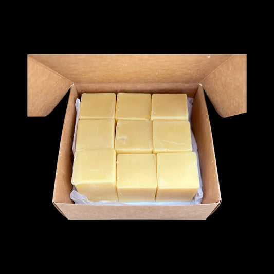 Gift Set Wax Melts made with British Beeswax and Coconut Oil and Lavender Essential Oil (Pack of 6)