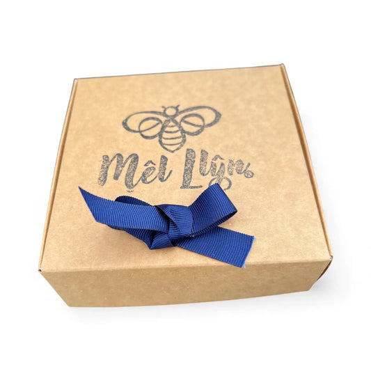 Gift Set Wax Melts made with British Beeswax and Coconut Oil and Lavender Essential Oil (Pack of 6)